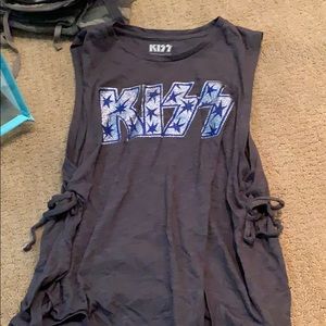 Dark gray kiss shirt